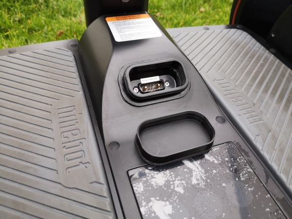 Ninebot Elite Ladebuchsenabdeckung Ansicht 1